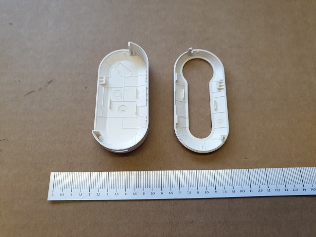 Fiat 500 gyári új, gyöngyház fehér színű  és fekete kockás kulcsház 71805963