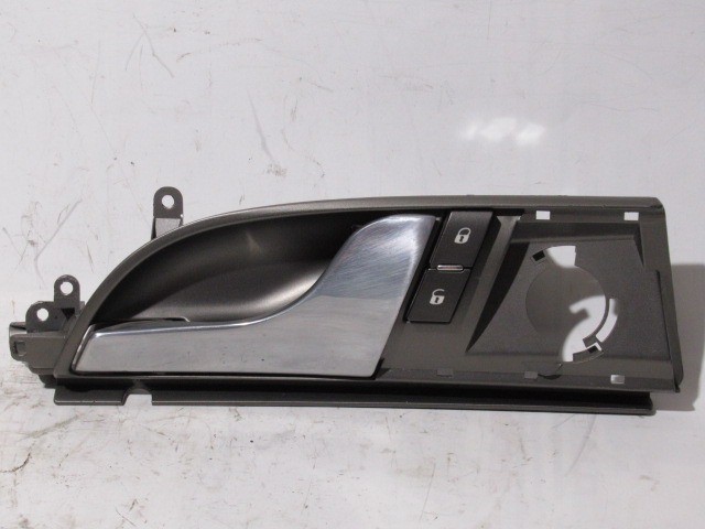 118345 Lancia Thesis bal hátsó belső kilincs, a képen látható sérüléssel 99099151