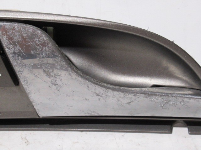 118346 Lancia Thesis jobb hátsó belső kilincs, a képen látható sérüléssel 99099251