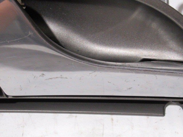 118347 Lancia Thesis jobb hátsó belső kilincs, a képen látható sérüléssel 99099251