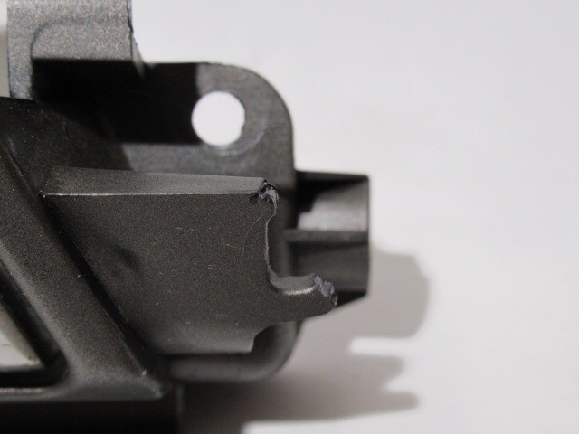 118347 Lancia Thesis jobb hátsó belső kilincs, a képen látható sérüléssel 99099251