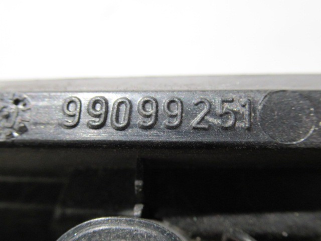118349 Lancia Thesis jobb hátsó belső kilincs, a képen látható sérüléssel 99099251