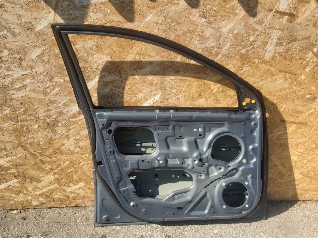 116925   Kia Rio 5 ajtós 2005-2011 bal első ajtó a képen látható sérüléssel