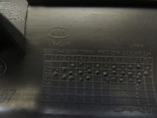 121343 Kia Rio 5 ajtós bal első küszöb belső borítás 85871-1g000