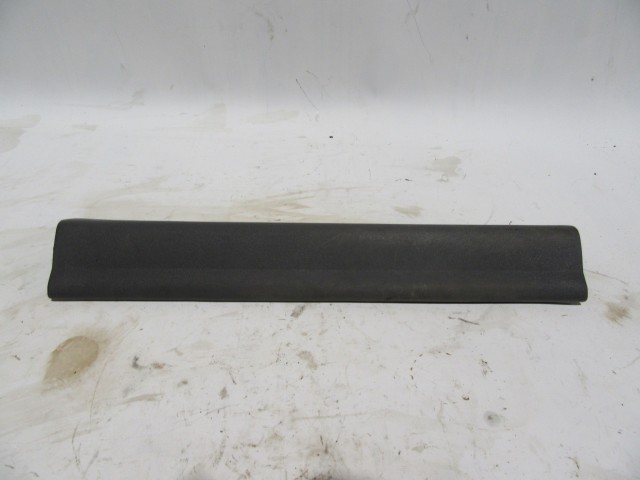 121342 Kia Rio 5 ajtós 2005-2011 jobb első küszöb belső borítás 85872-1g000