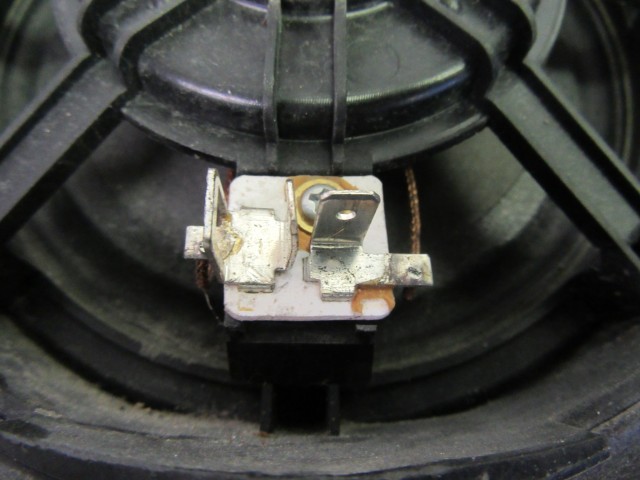 Suzuki Liana első hangszóró 39104-59j21