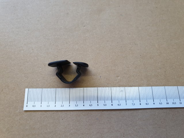 Fiat Grande Punto, Punto Evo utángyártott új motorháztető szigetelést rögzítő patent 46804433 