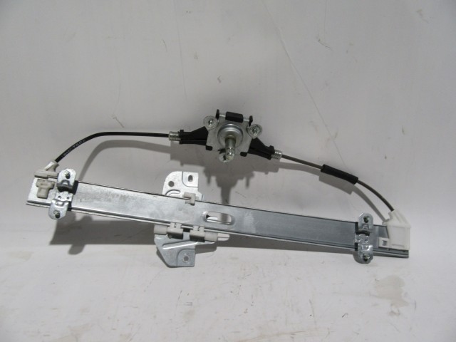 121473 Kia Rio 5 ajtós 2005-2011 jobb hátsó manuális ablakemelő 