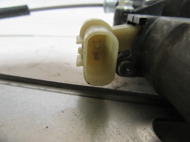 121477 Kia Rio 5 ajtós 2005-2011 bal első elektromos ablakemelő 