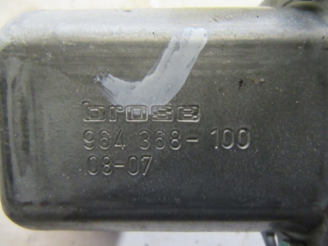 Dodge Journey jobb hátsó ablakemelő motor 0130822474