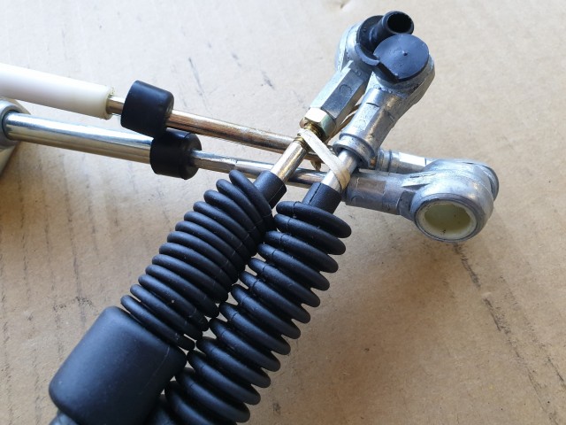 Alfa Romeo 147 1,9 Jtd 16v váltóbowden pár 55186918 , 55199699