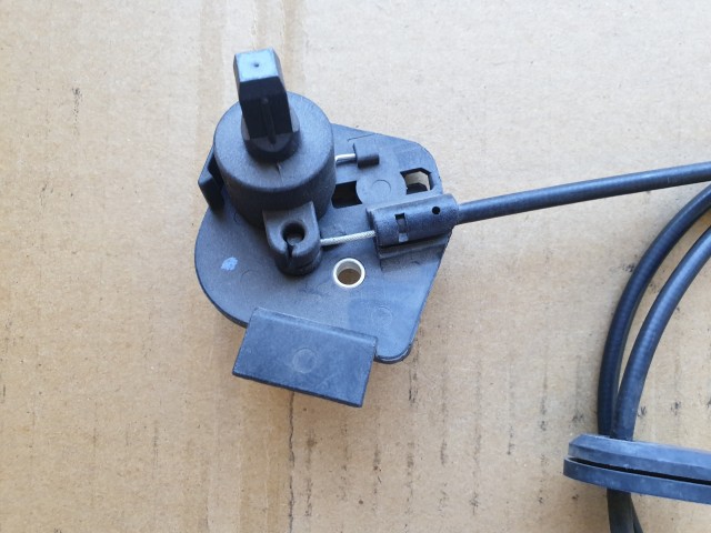 Fiat Linea gyári új motorháztető nyitó talp és bovden