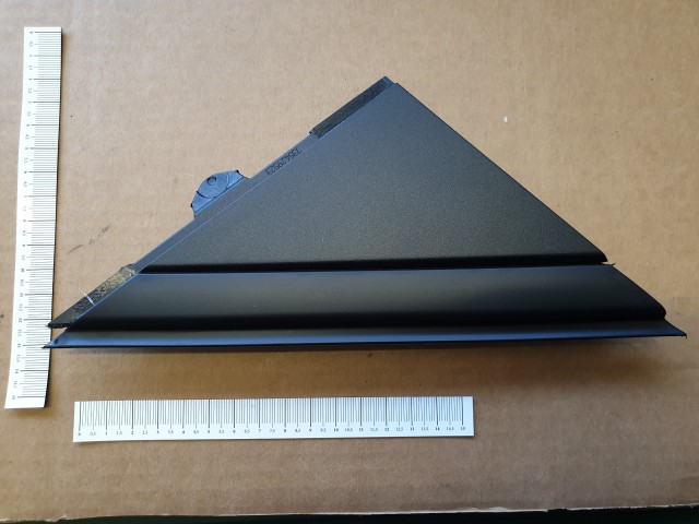 Fiat 500 gyári új, jobb oldali sárvédő háromszög 735455791