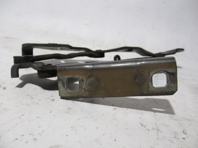 118299 Alfa Romeo 159 szedán szürke színű jobb oldali csomagtérajtó zsanér 50501012