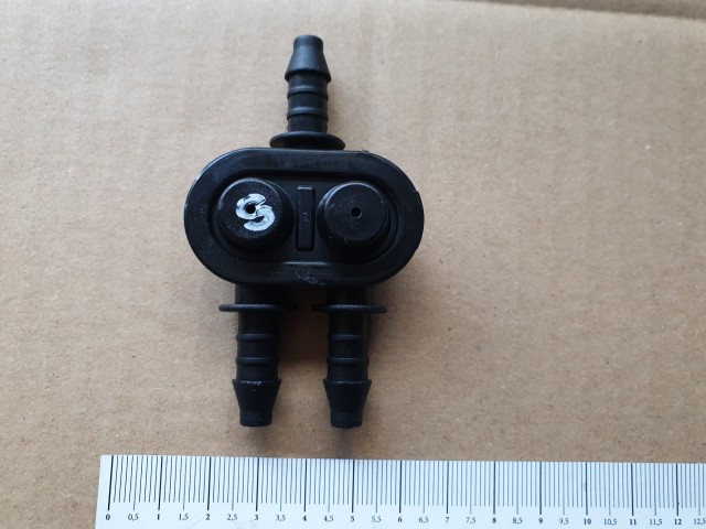 Alfa Romeo, Fiat gyári új fényszórómosó elosztó 71718908