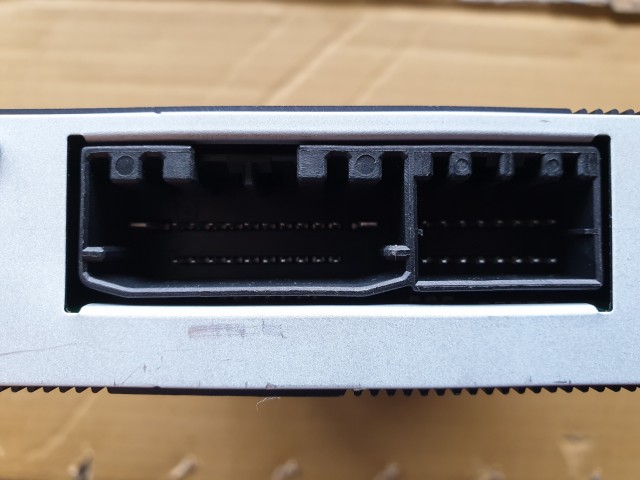 Lancia Thema K05064982AN számú, gyári új rádió erősítő