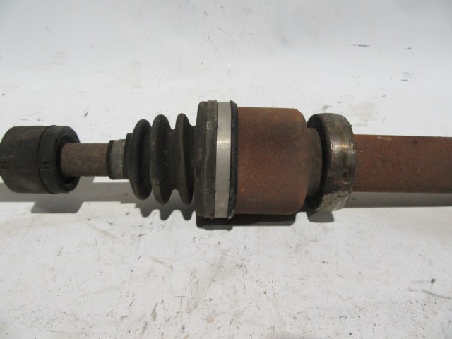 Ford Fiesta 1,6 Diesel jobb oldali féltengely 8v513b436hc