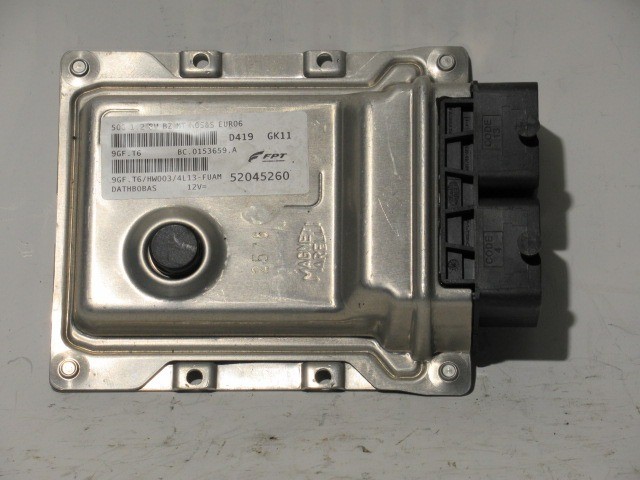 Fiat 500 1,2 8v benzin motorvezérlő 52045260