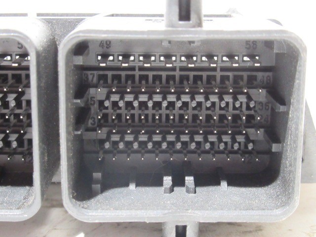 Fiat 500 1,2 8v benzin motorvezérlő 52045260