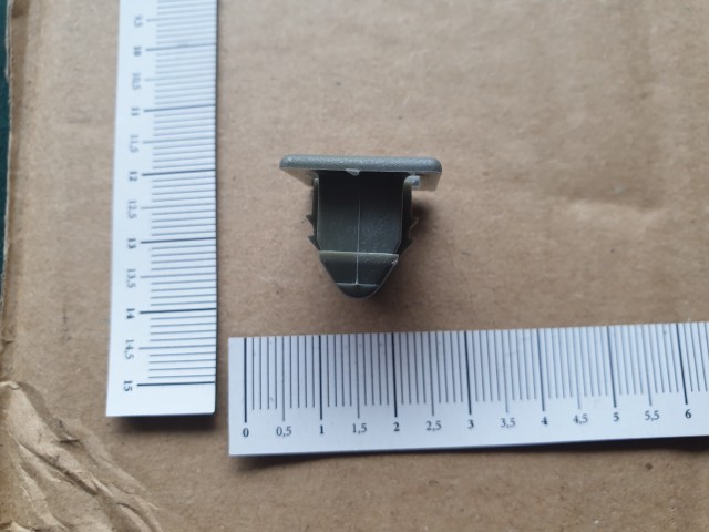 Fiat Grande Punto/Punto Evo 51834786 számú, gyári új motorháztető szigetelést rögzítő patent