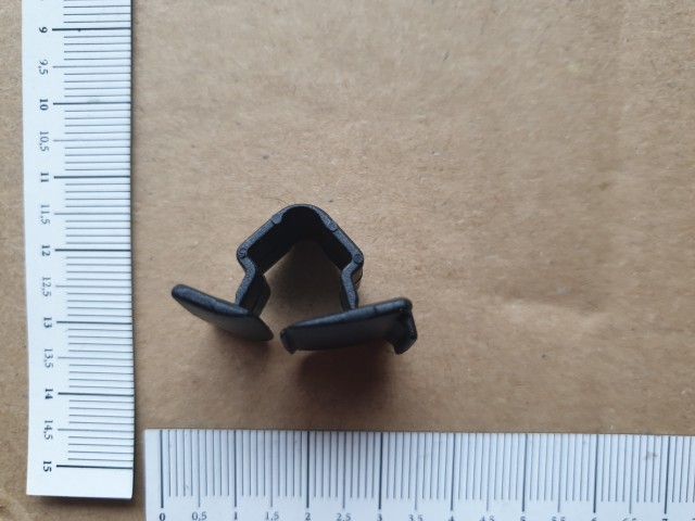 Fiat Grande Punto, Punto Evo gyári új motorháztető szigetelést rögzítő patent 46804433