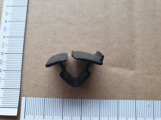 Fiat Grande Punto, Punto Evo gyári új motorháztető szigetelést rögzítő patent 46804433