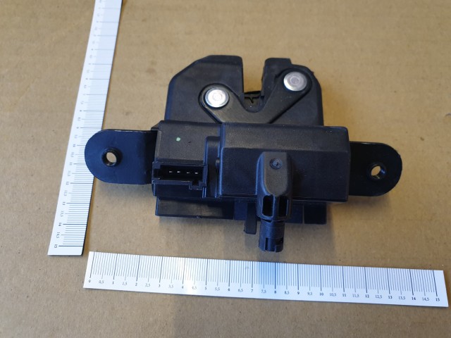 Doblo 2009-2022  gyári új csomagtérajtó zár 51873093