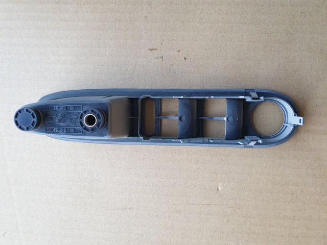 Alfa Romeo 159 gyári új, szürke színű bal első ajtóbehúzó 71744251