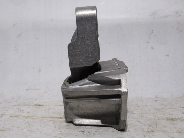 Jeep Renegade 2,4 benzin váltótartó gumibak  51938555