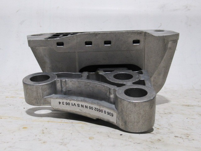 Jeep Renegade 2,4 benzin váltótartó gumibak  51938555