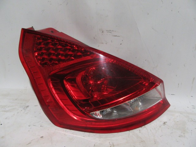 185047 Ford Fiesta 2008-2013 bal hátsó lámpa, karcos polírozni kell!!!!!