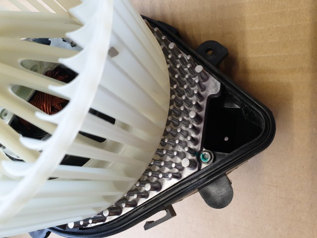 Fiat, Lancia, Citroen, Peugeot utángyártott új, utastér ventilátor 9464242580