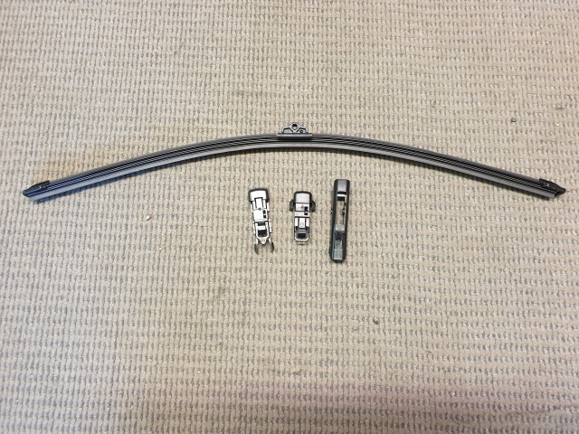 Alfa Romeo 147 új Valeo 550 mm-es bal ablaktörlő lapát 1611346580