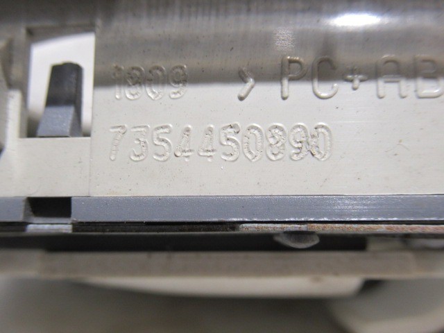 Alfa Romeo 147,156, Fiat Idea, Bravo, Grande Punto belső világítás 735445089