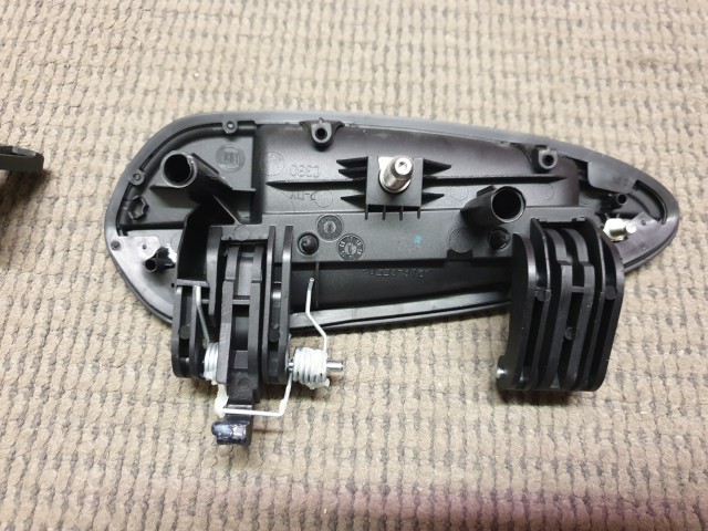 Fiat Grande Punto  gyári új, jobb hátsó kilincs 735470946