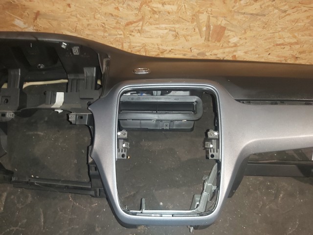 Fiat Grande Punto gyári új, GPS helyes, szürke betétes műszerfalpárna 735352246
