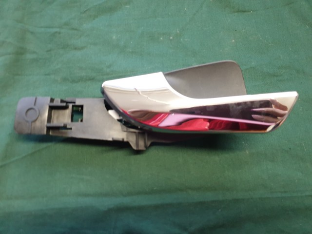 Alfa Romeo Giulietta utángyártott új bal első, belső, fényes króm kilincs 