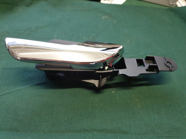 Alfa Romeo Giulietta utángyártott új jobb hátsó belső fényes króm kilincs 156092156