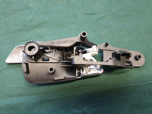 Alfa Romeo Giulietta utángyártott új jobb hátsó belső fényes króm kilincs 156092156