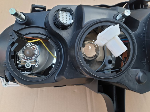 Alfa Romeo 159, Brera, Spider gyári új jobb első fényszóró (jobb kormányos kivitel) 60695976