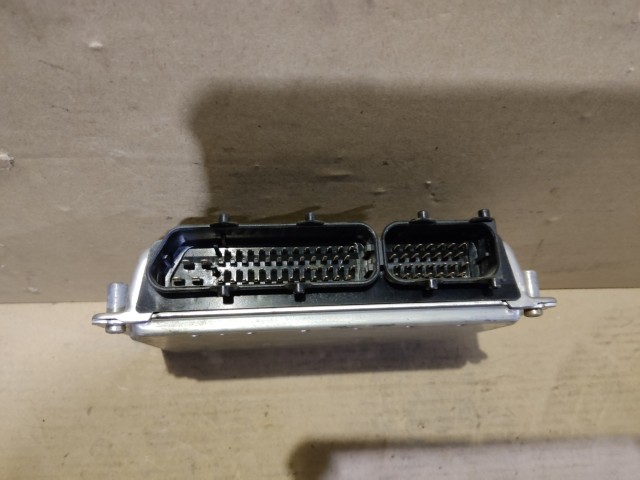 Audi A4 , Volkswagen Passat 1,8 benzin motorvezérlő 0261204774 , 8D0907558B