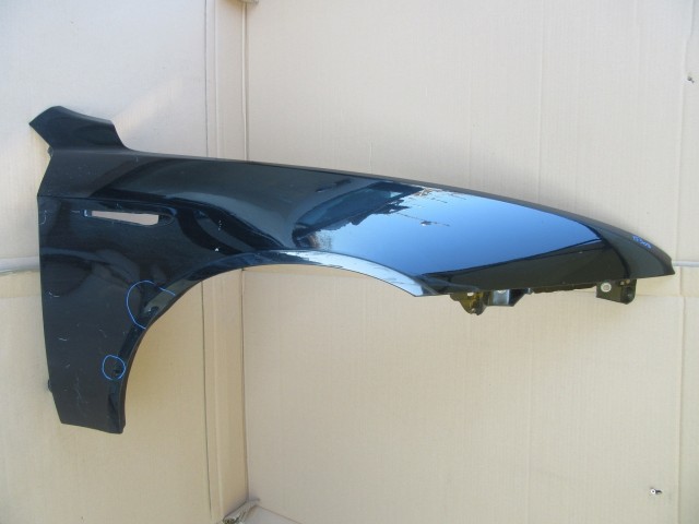 15308 Alfa Romeo 159, Brera, Spider jobb első sárvédő, a képen látható sérüléssel