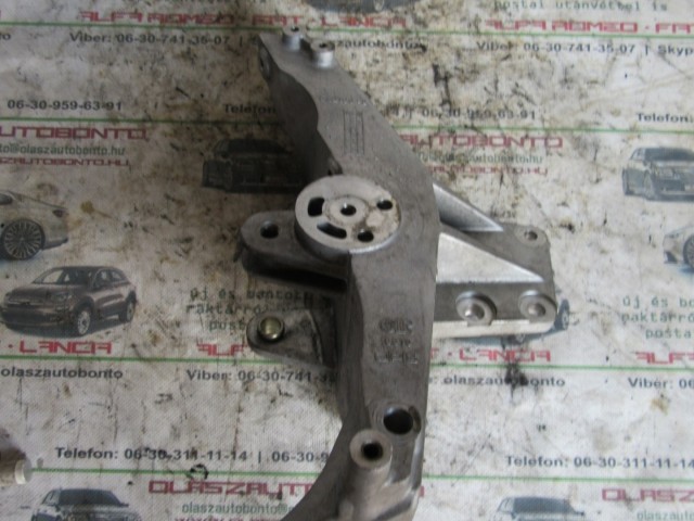 Fiat 500 Abarth 1,4 TB , 55218948 számú tartó bak