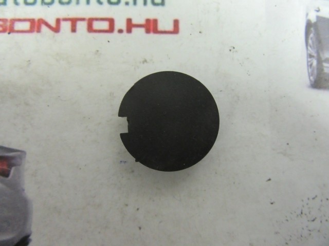 Fiat Doblo III.  bal első ajtóbehúzó csavar takaró