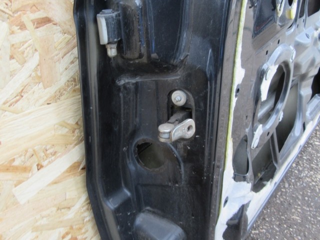 52061 Alfa Romeo Gt fekete színű, jobb oldali ajtó a képen látható sérüléssel