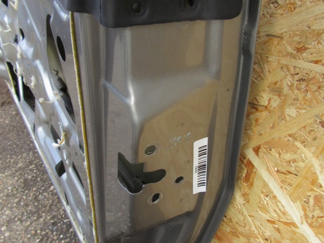 52056 Alfa Romeo Gt szürke színű, jobb oldali ajtó a képen látható sérüléssel