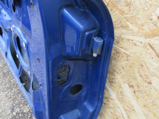 52049 Alfa Romeo Gt kék színű, bal oldali ajtó a képen látható sérüléssel