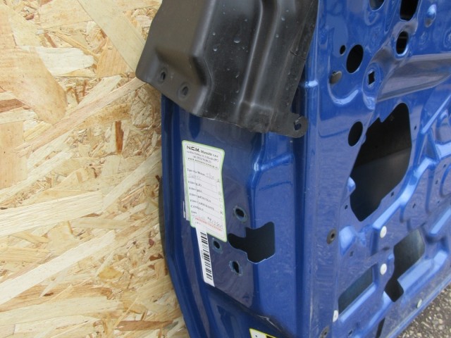 52049 Alfa Romeo Gt kék színű, bal oldali ajtó a képen látható sérüléssel