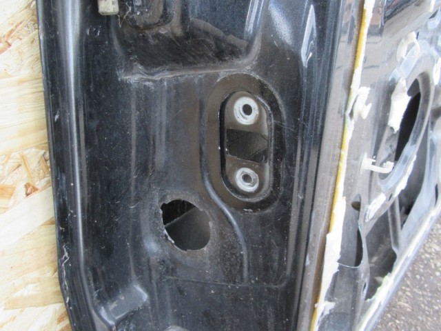 52062 Alfa Romeo Gt fekete színű, jobb oldali ajtó a képen látható sérüléssel