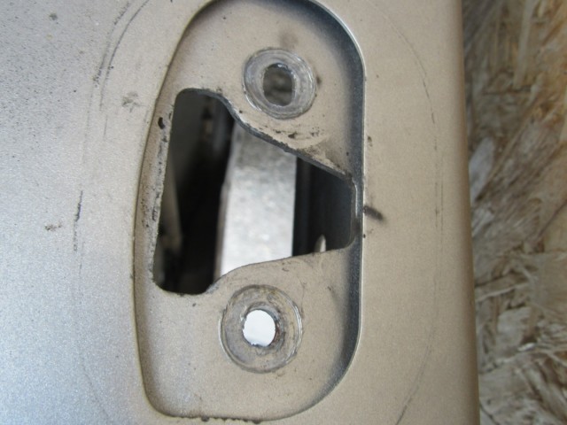 61877 Fiat Stilo 3 ajtós, ezüst színű bal oldali ajtó, a képen látható sérüléssel